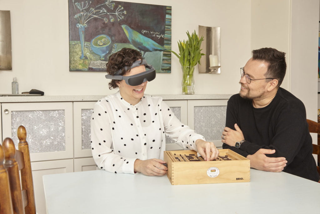 eSight4_Couple_Playing_Game-scaled-e1621352977698