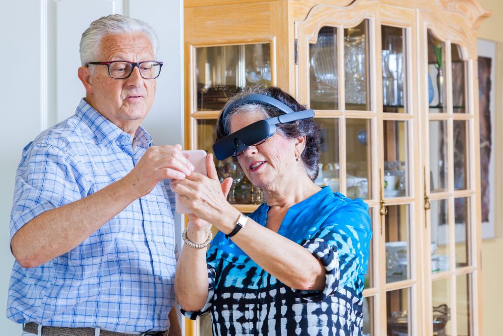 Couple using phone with eSight Couple using phone with eSight